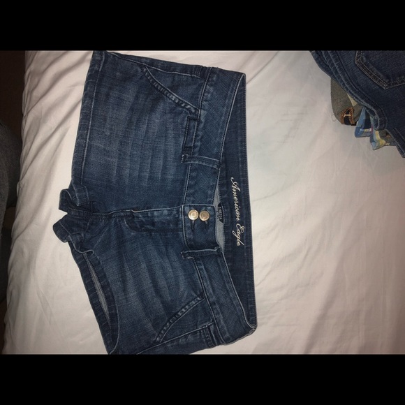Super cute Abercrombie &Fitch denim Shorts - Picture 3 of 3